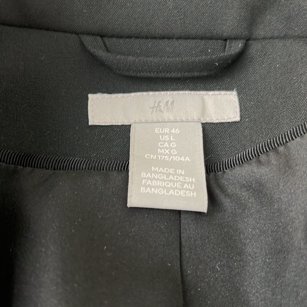 H&M Blazer - Picture 2 of 3